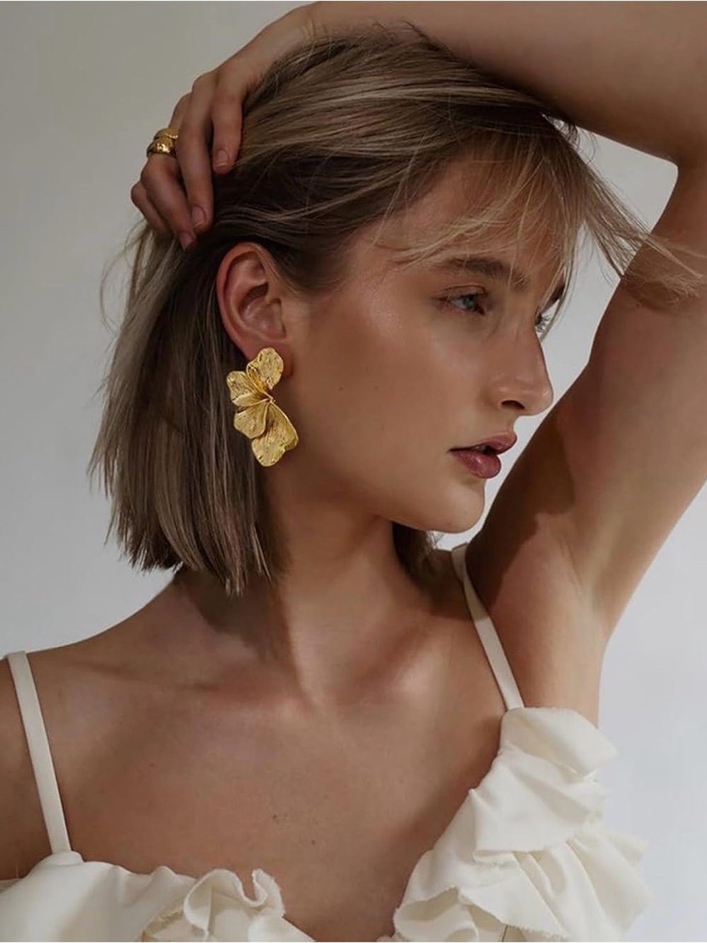 NEW: Gold Floral Petal Statement Earrings - Women Jewelry ๐๐ข๐ข๐ ๐๐ฆ ๐ก๐๐ช ๐๐ข๐ก๐๐๐ง๐๐ข๐ก - Picture 5 of 16